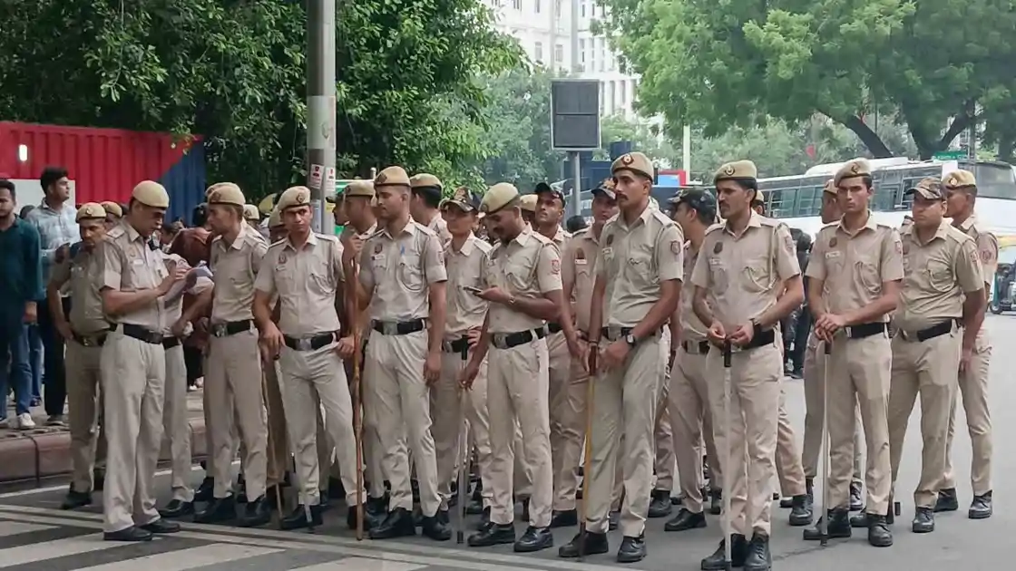 हाई अलर्ट पर राजधानी, दिल्ली पुलिस की सभी छुट्टियां तत्काल प्रभाव से निरस्त