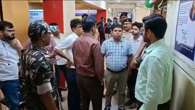 लखनऊ हादसे का असर! धनबाद में कोचिंग सेंटरों की जांच शुरू लखनऊ हादसे का असर! धनबाद में कोचिंग सेंटरों की जांच शुरू