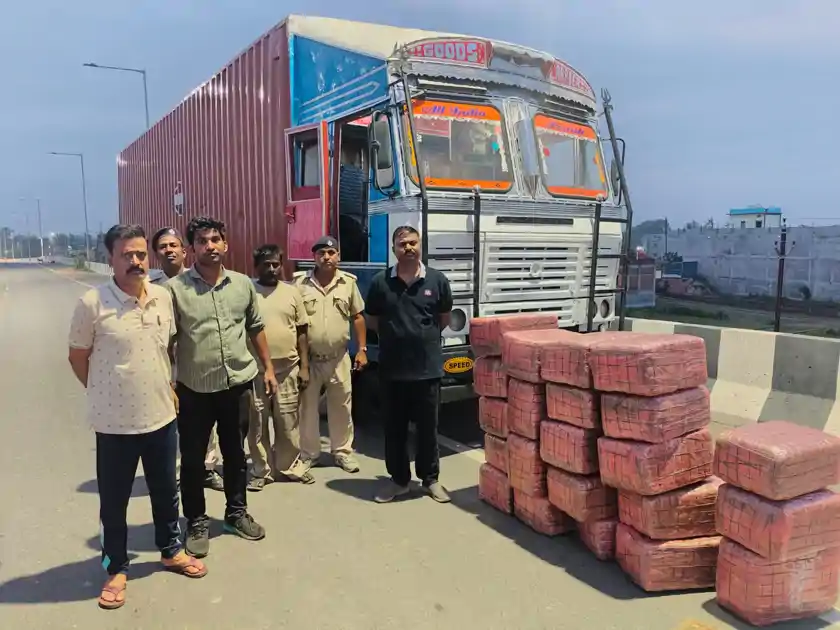 भारत नेपाल बॉर्डर पर बडी कार्रवाई, वाहन के तहखाने को देख उडे होश, अब जांच में जुटी पुलिस