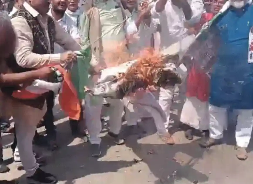 गैस संकट पर बिहार में कांग्रेस का प्रदर्शन, नरेंद्र मोदी के खिलाफ नारेबाजी और पुतला दहन