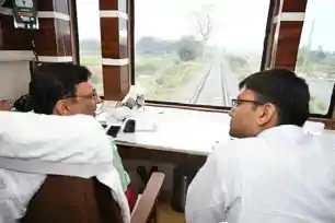 यात्रीगण कृपया ध्यान दें! धनबाद-डीडीयू ट्रैक पर बढ़ेगी रफ्तार, सेमी हाई-स्पीड ट्रेन का रास्ता साफ; स्पीड ट्रायल आज