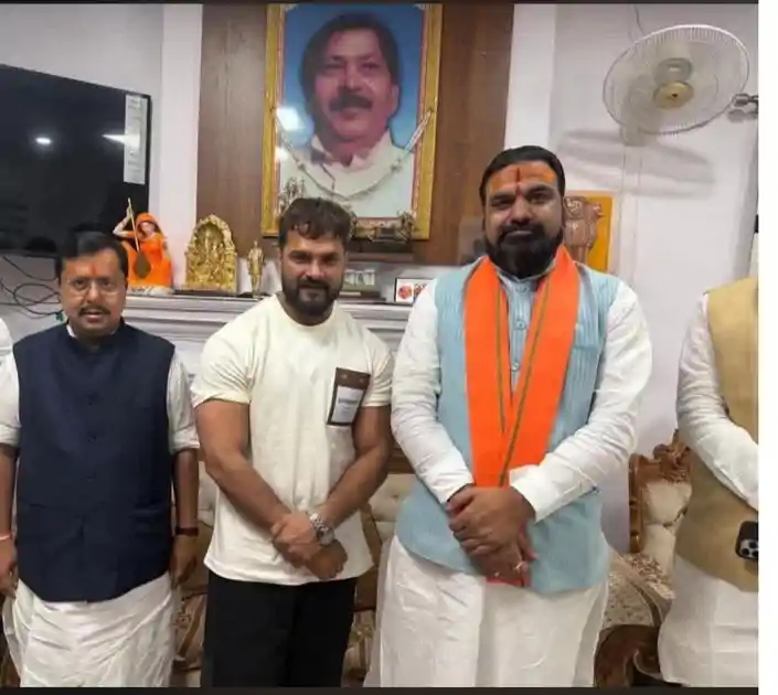 खेसारी लाल के मन में चल क्या रहा? नितिन नवीन और सम्राट चौधरी से मुलाकात के मायने? सियासी हलचल तेज  