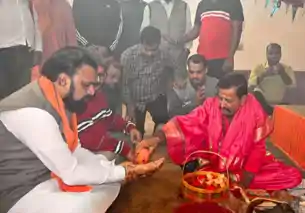 सम्राट का ‘योगी अंदाज़’: महादेव अभिषेक से मां दुर्गा पूजा तक, मुंगेर में बुलडोजर स्वागत वाला भव्य रोड शो   