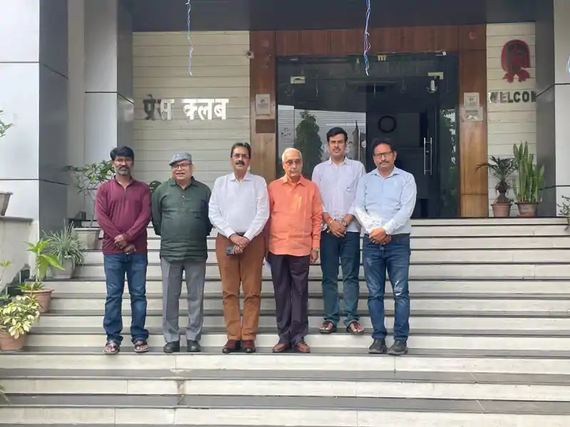 वरिष्ठ पत्रकार श्रीनिवास को मिलेगा 'लाइफटाइम अचीवमेंट अवॉर्ड', 2 नवंबर को होगा भव्य सम्मान समारोह वरिष्ठ पत्रकार श्रीनिवास को मिलेगा 'लाइफटाइम अचीवमेंट अवॉर्ड', 2 नवंबर को होगा भव्य सम्मान समारोह