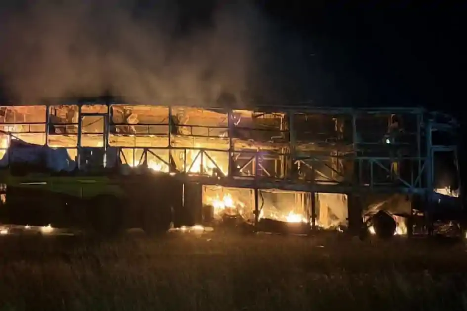 बेंगलुरु जा रही बस में लगी भीषण आ*ग, 15 से ज्यादा यात्रियों की मौ*त, कई घायल