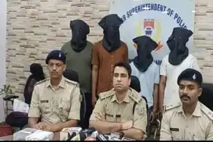 बड़े वारदात की साजिश रच रहे चार अपराधियों को गोविंदपुर पुलिस ने पकड़ा, हथियार और गोलियां बरामद