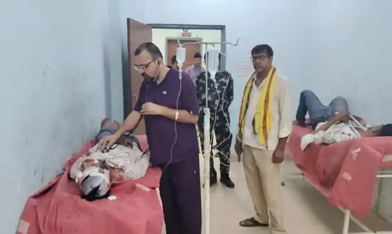 पुलिस को देख भागने के दौरान ट्रक से टकरायी स्कॉर्पियो, 2 घायल, एक की हालत गंभीर पुलिस को देख भागने के दौरान ट्रक से टकरायी स्कॉर्पियो, 2 घायल, एक की हालत गंभीर