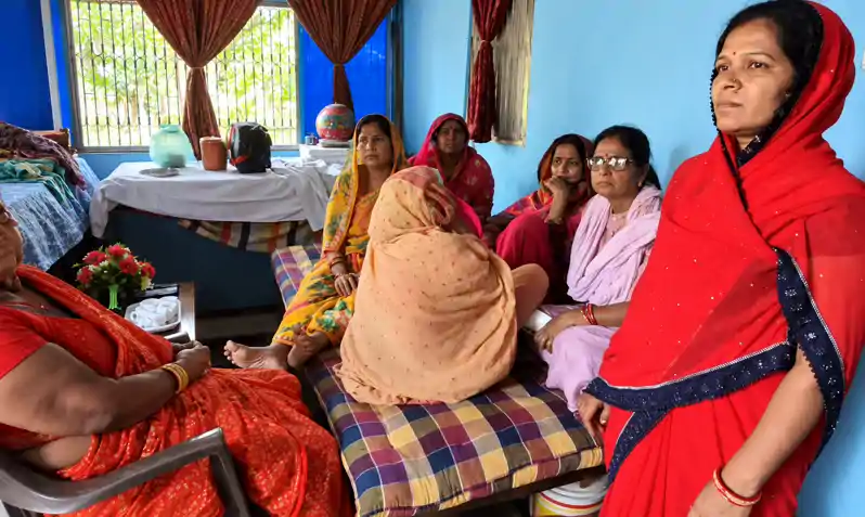जमीन विवाद में खूनी खेल, सगे भाई की गोली मारकर हत्या, पिस्टल के साथ आरोपी ने किया सरेंडर जमीन विवाद में खूनी खेल, सगे भाई की गोली मारकर हत्या, पिस्टल के साथ आरोपी ने किया सरेंडर