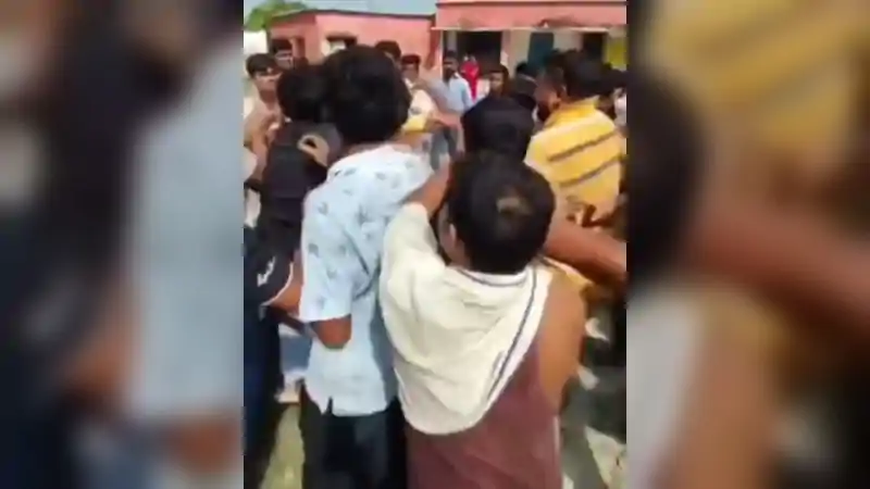स्कूल परिसर में घुसकर प्रधानाध्यापक की धुनाई, छह लोगों के खिलाफ थाने पहुंचा मामला स्कूल परिसर में घुसकर प्रधानाध्यापक की धुनाई, छह लोगों के खिलाफ थाने पहुंचा मामला