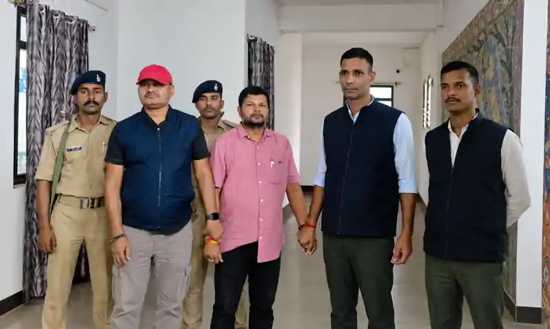 DTO कार्यालय में विजिलेंस ने की कार्रवाई, डेटा ऑपरेटर नंदलाल को घूस लेते किया अरेस्ट