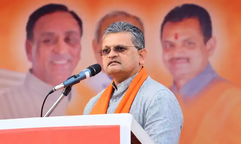 BJP ने संगठन में नियुक्तियों को दिखायी हरी झंडी, बिहार से भीखूभाई दलसानिया बरकरार BJP ने संगठन में नियुक्तियों को दिखायी हरी झंडी, बिहार से भीखूभाई दलसानिया बरकरार