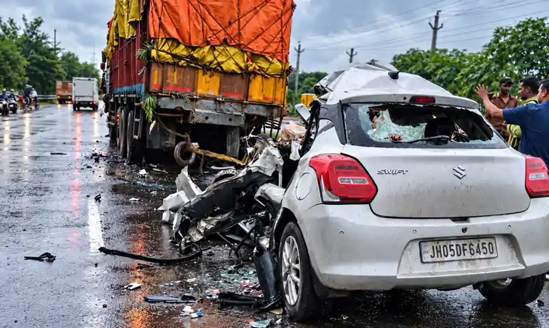 झारखंड में भीषण सड़क हादसा, मंत्री दीपिका सिंह की बेटी समेत चार की मौत झारखंड में भीषण सड़क हादसा, मंत्री दीपिका सिंह की बेटी समेत चार की मौत