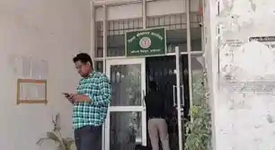 चाईबासा में सरकारी धन की हेराफेरी, प्रशासन ने भुगतानों पर लगाई अस्थायी रोक