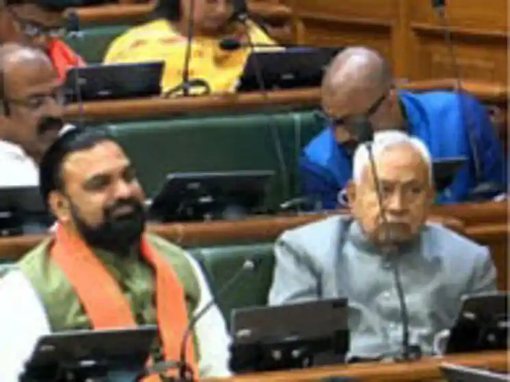 विधानसभा में उठा आवास योजना में घूसखोरी का मुद्दा, गड़बड़ी से पीएम और सीएम की छवि धूमिल हो रही