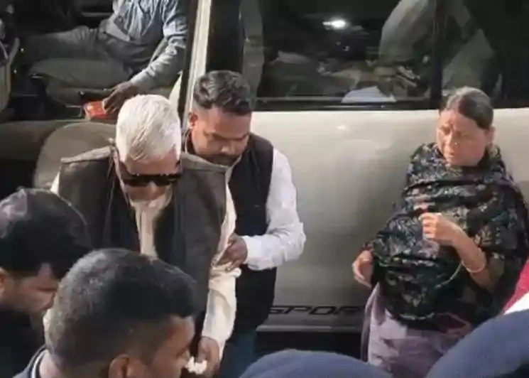 तेजस्वी यादव बने RJD के राष्ट्रीय कार्यकारी अध्यक्ष,  परिवार संग पहुंचे लालू, संजय यादव भी मौजूद