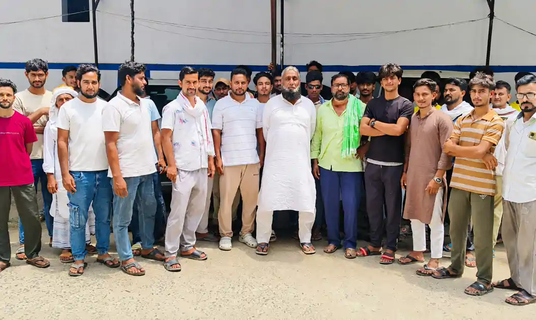 महीनों से अंधेरे में अड्सर गांव, खराब हुआ ट्रांसफॉर्मर, 300 घरों को बिजली नसीब नहीं