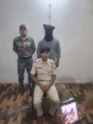बिजली बिल अपडेट के नाम पर ठगी करने वाला साइबर ठग गिरफ्तार, कई मोबाइल, नगद बरामद