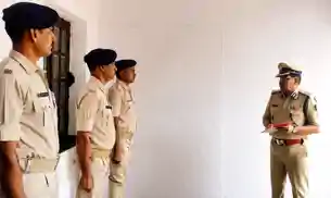 सिंदरी पहुंचे बोकारो रेंज के आईजी, थाना प्रभारियों को बेहतर पुलिसिंग, त्वरित कार्रवाई के दिए निर्देश