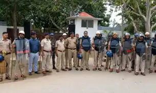 बिहार बंद के बीच जहानाबाद में हाई अलर्ट, तीन-स्तरीय सुरक्षा व्यवस्था में मुस्तैद दिखी पुलिस बिहार बंद के बीच जहानाबाद में हाई अलर्ट, तीन-स्तरीय सुरक्षा व्यवस्था में मुस्तैद दिखी पुलिस