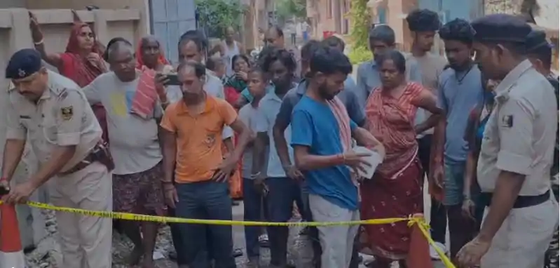 पडोस की शादीशुदा महिला से इश्क का अंजाम, हुआ ऐसा की पहुंची पुलिस पडोस की शादीशुदा महिला से इश्क का अंजाम, हुआ ऐसा की पहुंची पुलिस
