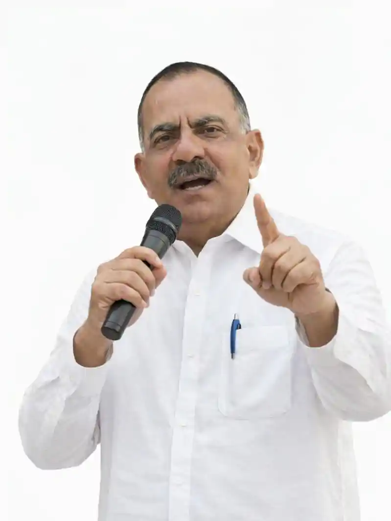 बिजली दरों पर सियासी घमासान, कांग्रेस नेता आलोक दुबे ने बाबूलाल मरांडी पर साधा निशाना