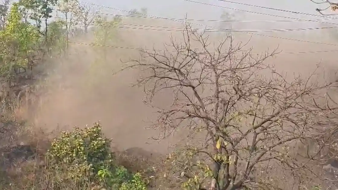 रामगढ़ : अवैध खनन पर बड़ा प्रहार! 1250 किलो विस्फोटक से बंद किये गये कोयला तस्करी के रास्ते