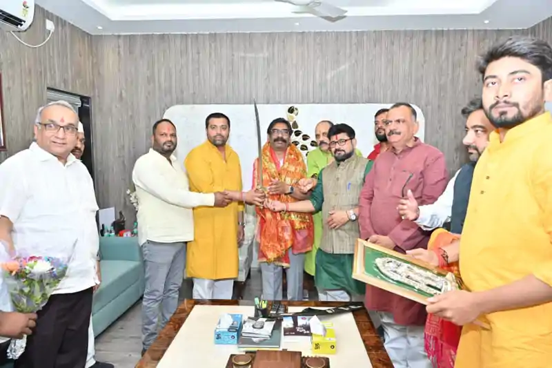 रामनवमी की तैयारियों को लेकर मुख्यमंत्री से विभिन्न प्रतिनिधिमंडलों ने की मुलाक़ात, शोभायात्रा में शामिल होने का दिया आमंत्रण रामनवमी की तैयारियों को लेकर मुख्यमंत्री से विभिन्न प्रतिनिधिमंडलों ने की मुलाक़ात, शोभायात्रा में शामिल होने का दिया आमंत्रण