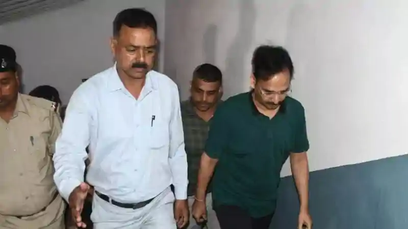 सेवायत भूमि घोटाला मामला: निलंबित IAS विनय चौबे की जमानत याचिका पर सुप्रीम कोर्ट में सुनवाई टली