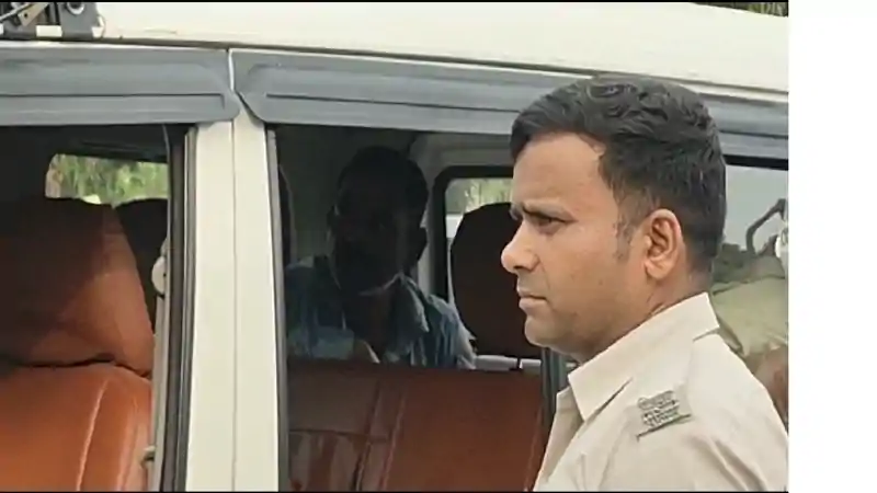 पटना में HDFC बैंक की कैश वैन लूटने आया था अपराधी, पुलिस ने सिंघम स्टाइल में हथियार के साथ अपराधी को दबोचा 