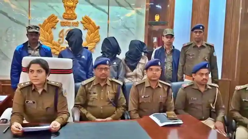 पाकुड़ पुलिस ने किया इंटरस्टेट मोटरसाइकिल चोर गिरोह का भंडाफोड़, दर्जन भर चोरी की बाइक बरामद पाकुड़ पुलिस ने किया इंटरस्टेट मोटरसाइकिल चोर गिरोह का भंडाफोड़, दर्जन भर चोरी की बाइक बरामद