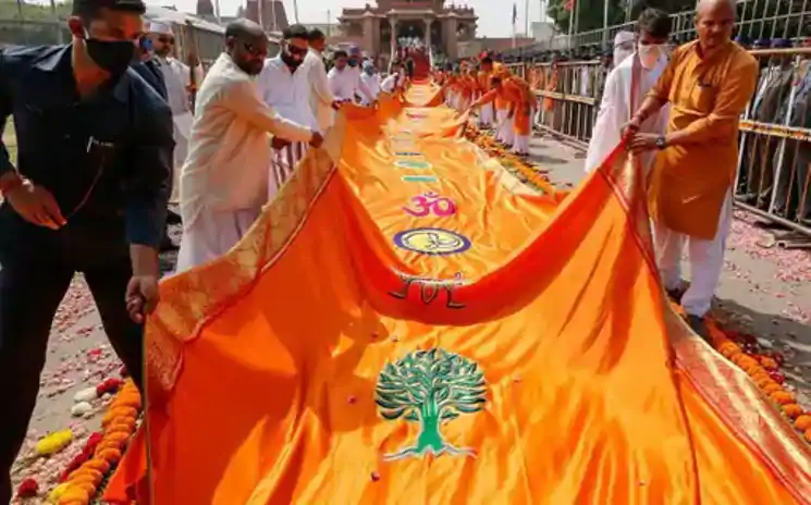 आज राम मंदिर के शिखर पर अभिजीत मुहूर्त में ध्वज फहराएंगे PM मोदी