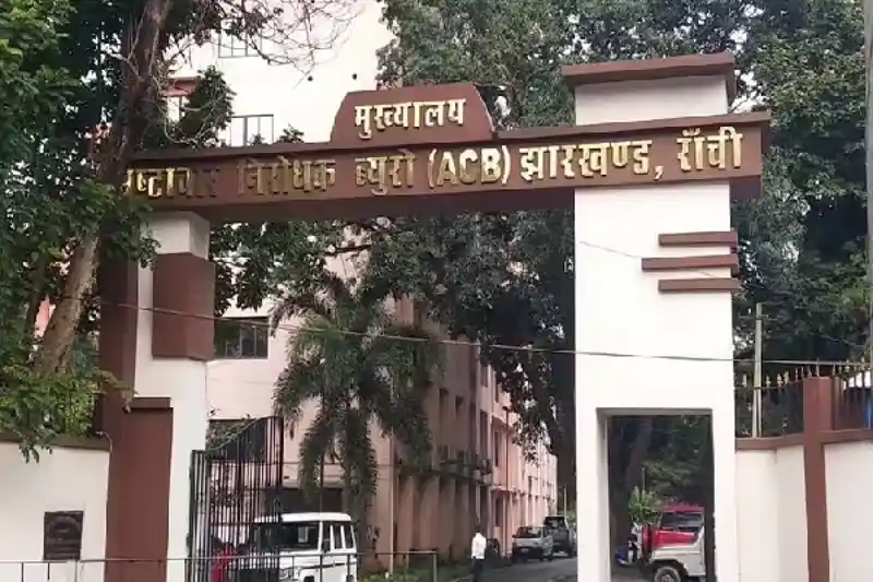 शराब घोटाला मामले में दो पूर्व उत्पाद सचिवों को एसीबी ने जारी किया नोटिस