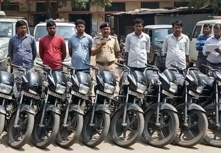 रांची पुलिस ने किया बाइक चोर गिरोह का पर्दाफाश, 17 चोरी की बाइक बरामद