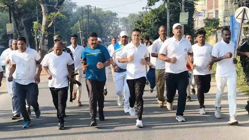  SP के नेतृत्व में पलामू पुलिस ने लगाई 'Run For Unity', दिया राष्ट्रीय एकता का संदेश
