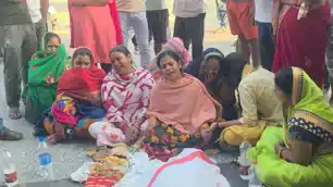 होटल के रेस्टोरेंट कैप्टन की चाकू मारकर हत्या, इलाके में सनसनी होटल के रेस्टोरेंट कैप्टन की चाकू मारकर हत्या, इलाके में सनसनी
