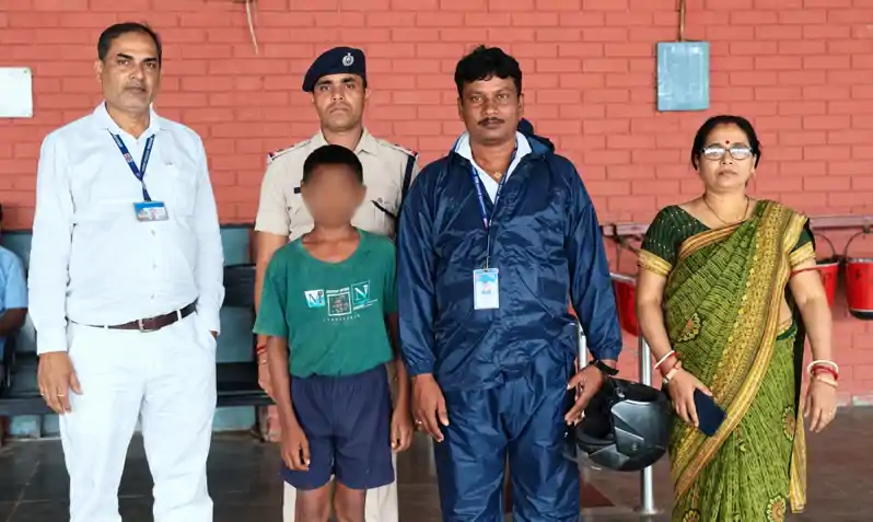 छपरा से भटककर समस्तीपुर पहुंचा नाबालिग, किया गया सुरक्षित रेस्क्यू छपरा से भटककर समस्तीपुर पहुंचा नाबालिग, किया गया सुरक्षित रेस्क्यू