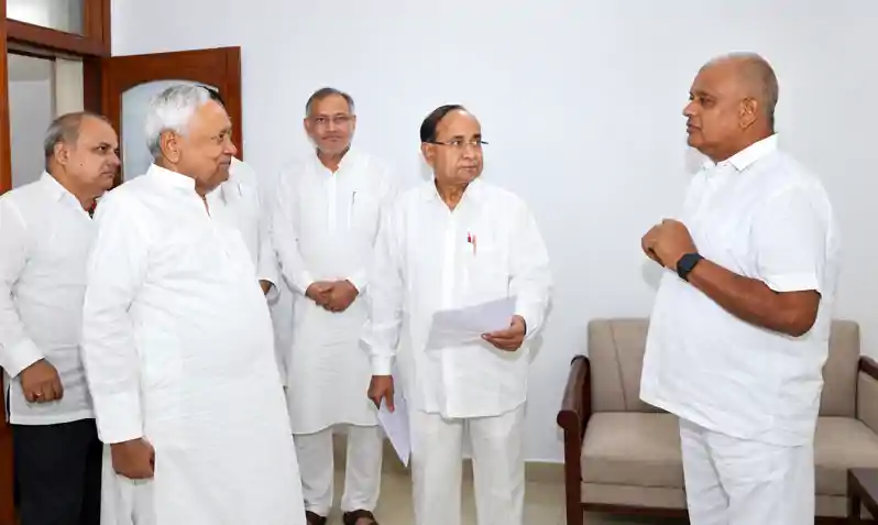 पूर्व सीएम नीतीश कुमार से मिले दिल्ली जदयू प्रदेश अध्यक्ष शैलेंद्र कुमार, किया संवाद