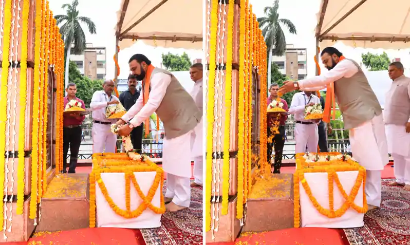 प्रसिद्ध विचारक व स्वतंत्रता सेनानी पंडित दीनदयाल उपाध्याय की जयंती के अवसर पर मुख्यमंत्री ने उन्हें किया नमन प्रसिद्ध विचारक व स्वतंत्रता सेनानी पंडित दीनदयाल उपाध्याय की जयंती के अवसर पर मुख्यमंत्री ने उन्हें किया नमन