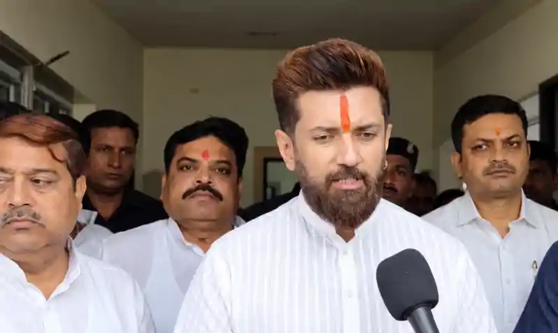 ज्ञानेश कुमार के इस्तीफे पर चिराग ने कहा- अगर सवाल उठ रहे हैं तो मजबूती से रखें अपना पक्ष