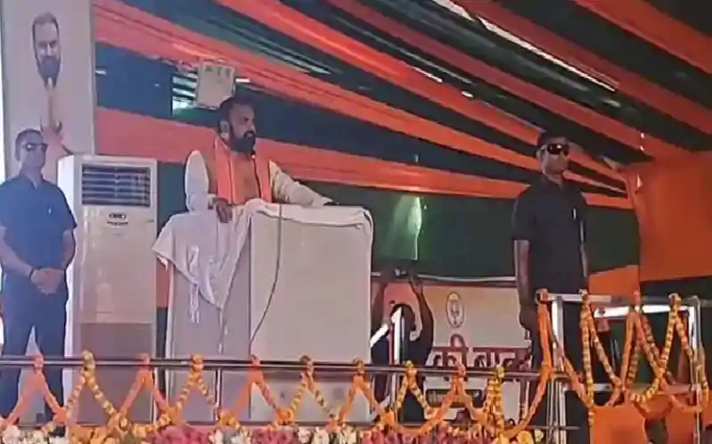 फाइल दबाकर बैठने वाले अफसरों की अब खैर नहीं, CM सम्राट के ऐलान से अधिकारियों में हड़कंप फाइल दबाकर बैठने वाले अफसरों की अब खैर नहीं, CM सम्राट के ऐलान से अधिकारियों में हड़कंप
