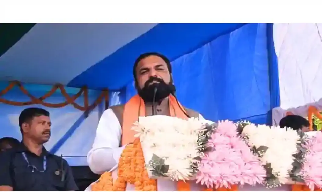 मुख्यमंत्री बनने के बाद सम्राट चौधरी पहली बार पहुंचे अपने घर, तारापुर में लोगों का उत्साह चरम पर 