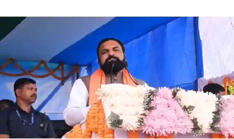 मुख्यमंत्री बनने के बाद सम्राट चौधरी पहली बार पहुंचे अपने घर, तारापुर में लोगों का उत्साह चरम पर मुख्यमंत्री बनने के बाद सम्राट चौधरी पहली बार पहुंचे अपने घर, तारापुर में लोगों का उत्साह चरम पर