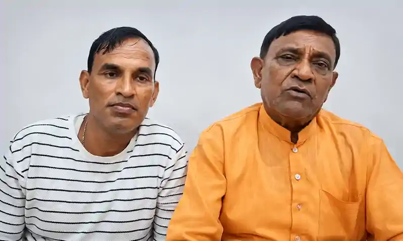 ठण्डारडीह कांड: भडके पूर्व मंत्री बाटूल, बोले, कानून हाथ में लेना संविधान का उल्लंघन, दोषियों की हो गिरफ्तारी ठण्डारडीह कांड: भडके पूर्व मंत्री बाटूल, बोले, कानून हाथ में लेना संविधान का उल्लंघन, दोषियों की हो गिरफ्तारी