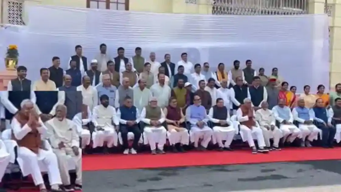 विधान परिषद में Photo Session के दौरान CM नीतीश  हाथ जोड़ते दिखे, उपसभापति ने टोका, सदन में दिखा अलग अंदाज