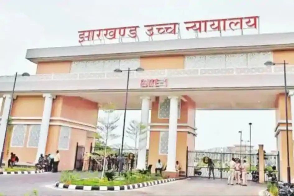 हाईकोर्ट ने अधिवक्ता मनोज टंडन की जब्त मर्सिडीज तुरंत छोड़ने का आदेश दिया, FIR जांच पर भी रोक