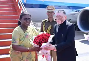 राष्ट्रपति द्रौपदी मुर्मू पहुंचीं रांची, राज्यपाल और मुख्यमंत्री संग जमशेदपुर के लिये रवाना