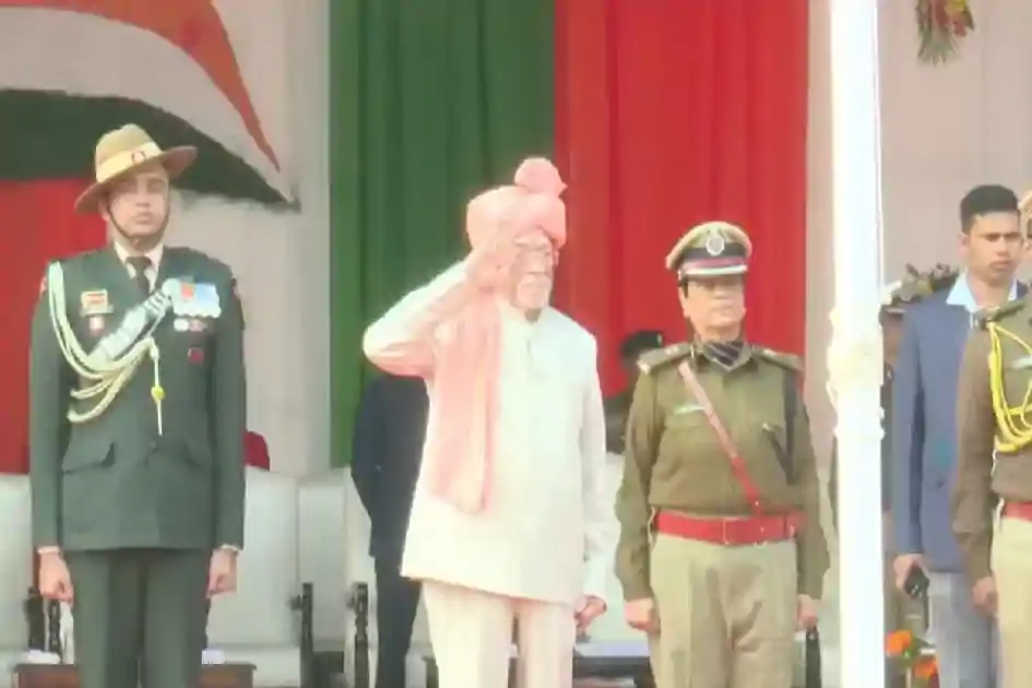 मोरहाबादी मैदान में राज्यपाल ने फहराया तिरंगा, परेड और झांकियों ने बांधा समां