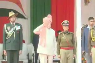 मोरहाबादी मैदान में राज्यपाल ने फहराया तिरंगा, परेड और झांकियों ने बांधा समां