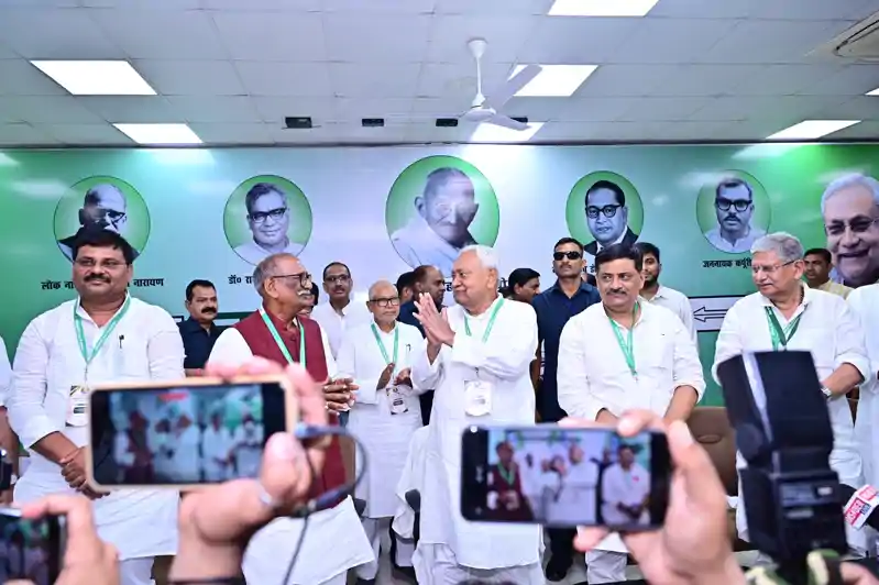 जदयू ने बढ़ाई बीजेपी की टेंशन? नीतीश कुमार का मास्टरप्लान तैयार.. जदयू ने बढ़ाई बीजेपी की टेंशन? नीतीश कुमार का मास्टरप्लान तैयार..