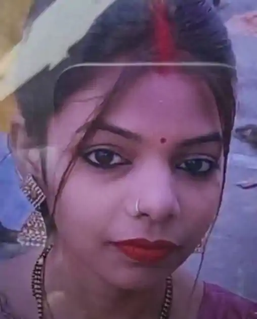 बाल्टी भरे पानी में सिर डुबोया, पति ने पत्नी को दी हैवानियत भरी मौत